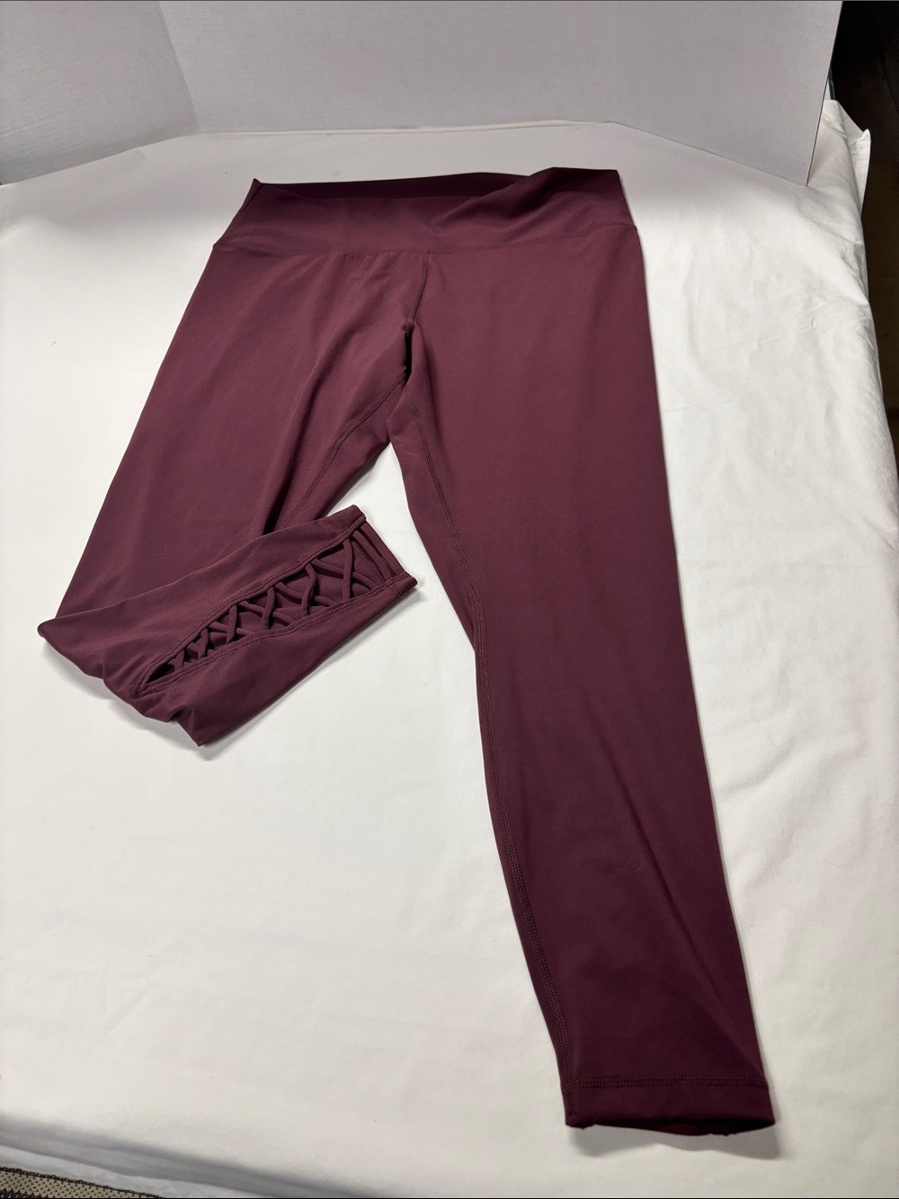 High-Waist Leggings with Side Lattice Detail - Wine